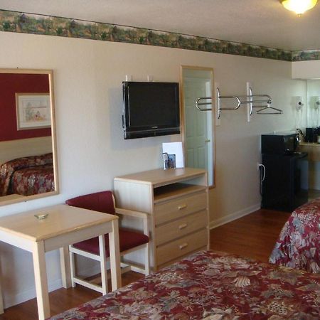 Eagle Pass Inn Room photo