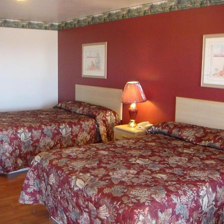 Eagle Pass Inn Room photo