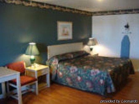 Eagle Pass Inn Room photo