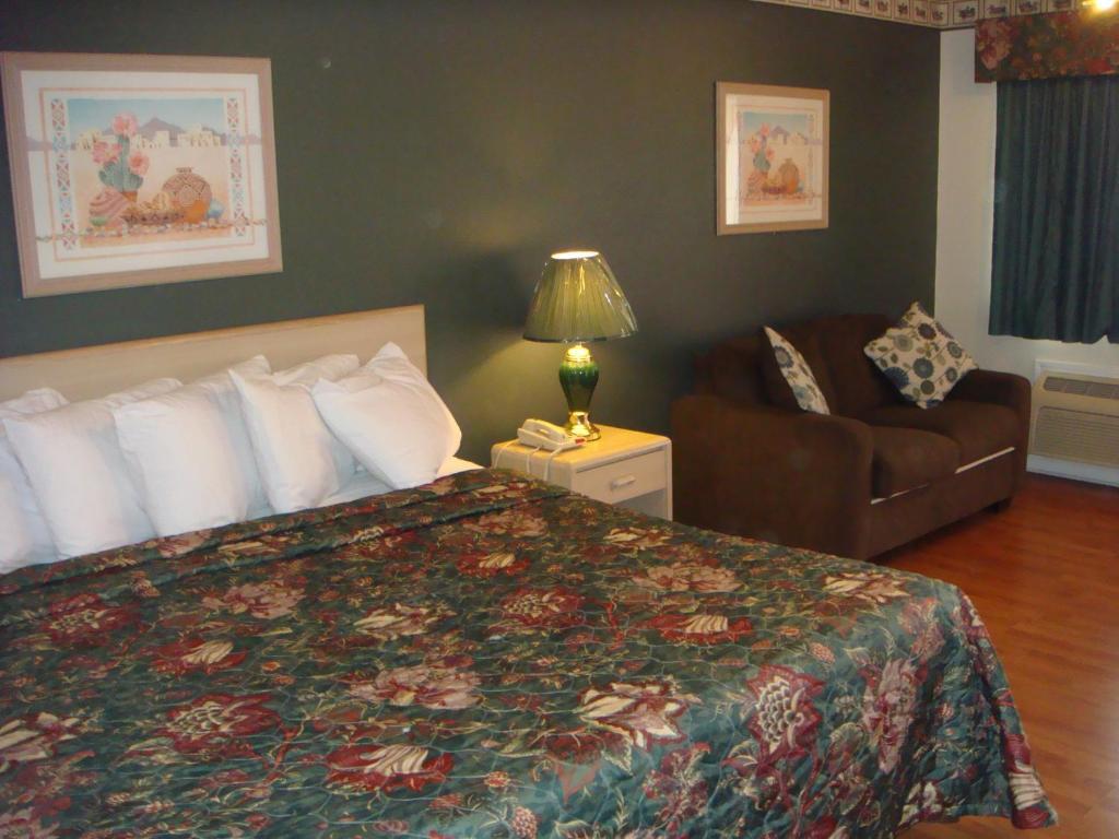 Eagle Pass Inn Room photo