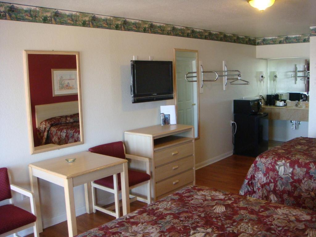 Eagle Pass Inn Room photo